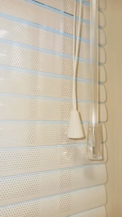 Перфорированные горизонтальные жалюзи (25мм) - установлены 12.10.2020